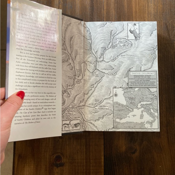 The Shelters of Stone by Jean M. Auel. 2002 Hardcover. Good Condition. Vintage! - Picture 15 of 16